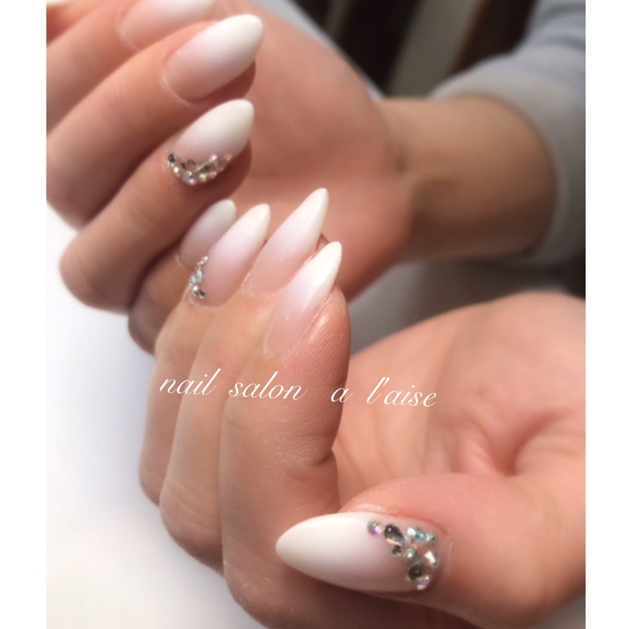 AMINA MUADDI35グラデーション ビジューミュール新品　半額以下 30%OFF：2025SS：スクエアトゥ シンプル ミュール（m96104