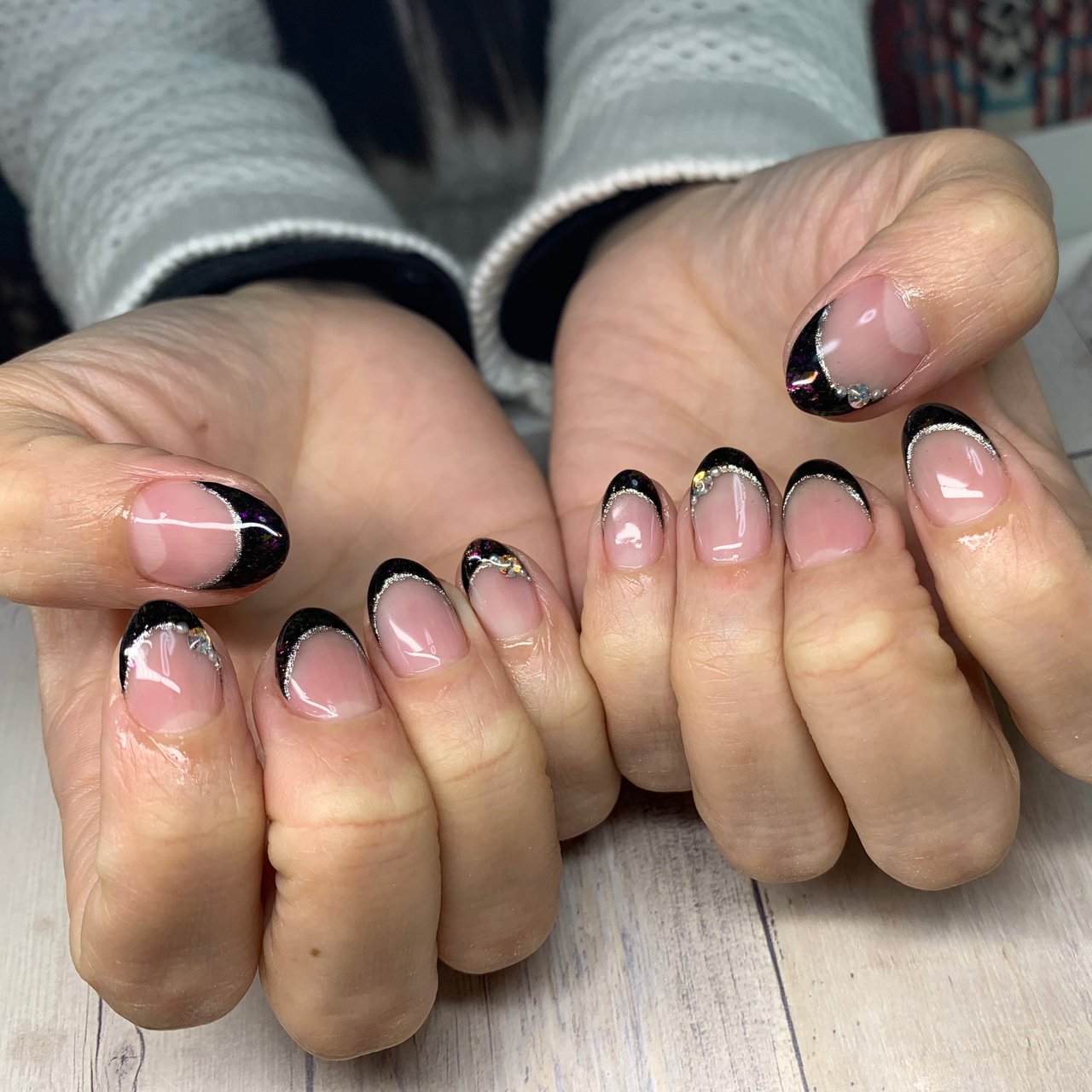 フレンチネイル 夏はキラキラが人気🌼 ぷっくりフレンチネイル🌈 10本アート