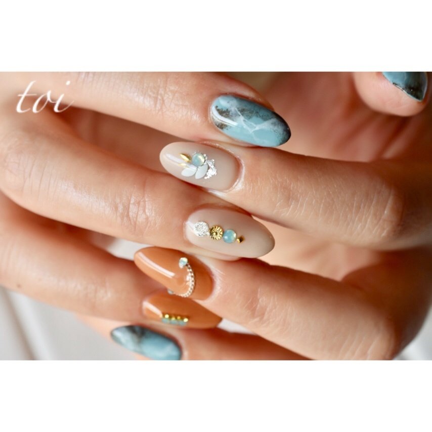 オールシーズン ハンド 大理石 ニュアンス ベージュ Atelier Toiのネイルデザイン No ネイルブック