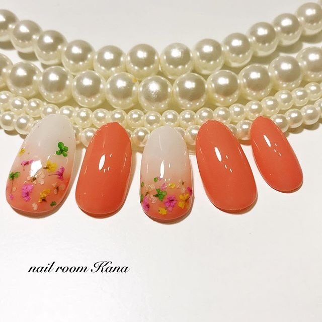 春 グラデーション ワンカラー 押し花 オレンジ Nail Room Kanaのネイルデザイン No 4033611 ネイルブック