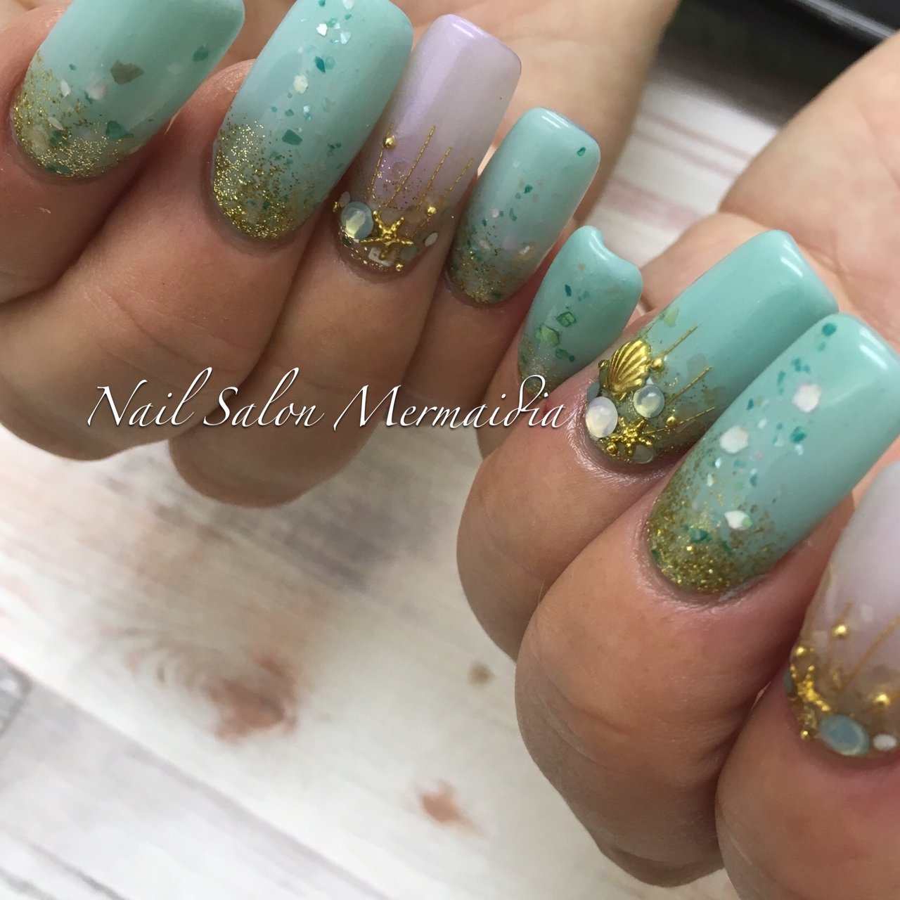 夏 海 リゾート ハンド ラメ Nail Salon Mermaidiaのネイルデザイン No ネイルブック