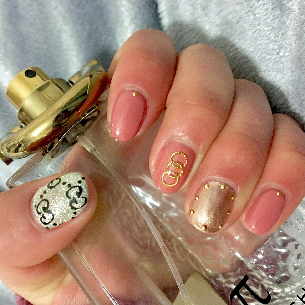 オールシーズン ハンド ラメ ブランド柄 ミディアム 桜生のネイルデザイン No ネイルブック