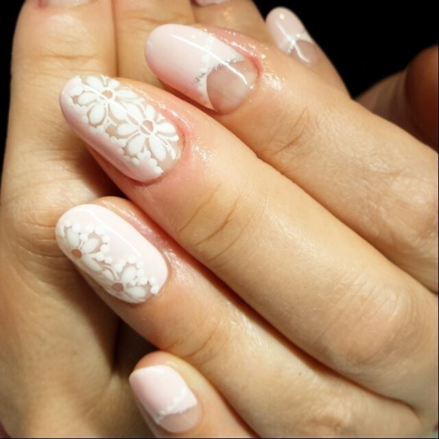 変形フレンチ ホログラム レース ミディアム ホワイト マムコレクション パラジェル専門店のネイルデザイン No ネイルブック