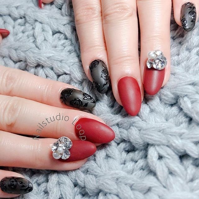 ワンカラー フラワー マット ボルドー ブラック Nailstudioloop Hiromiのネイルデザイン No ネイルブック