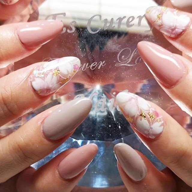 春 ハンド シンプル フラワー ベージュ Ecn Nailのネイルデザイン No ネイルブック