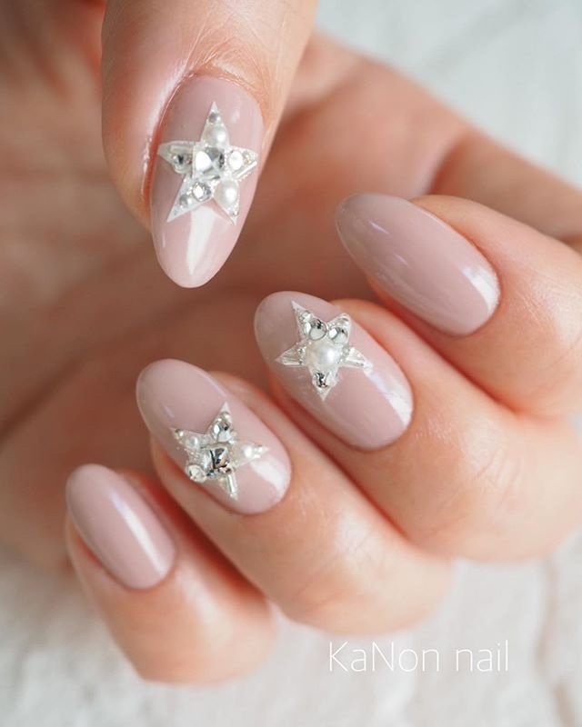 オールシーズン ハンド シンプル 星 グレージュ Kanon Nailのネイルデザイン No ネイルブック