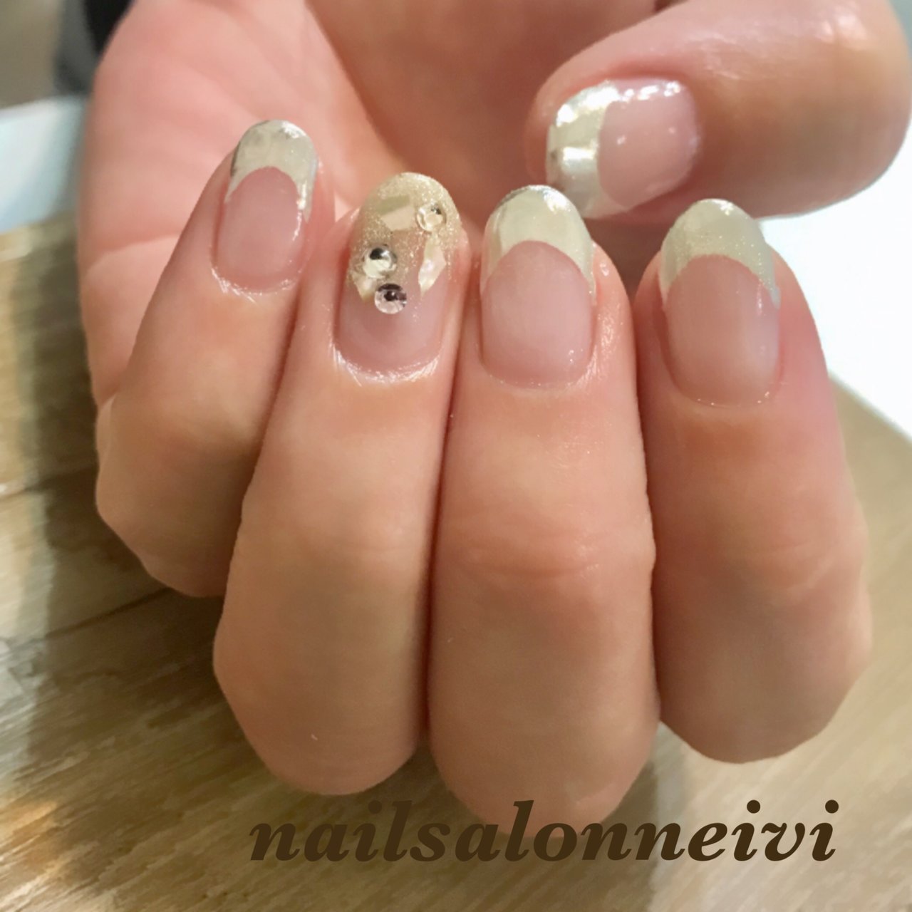 春夏ハンドフレンチミディアム Nailsalon Neivi 三好智子のネイル