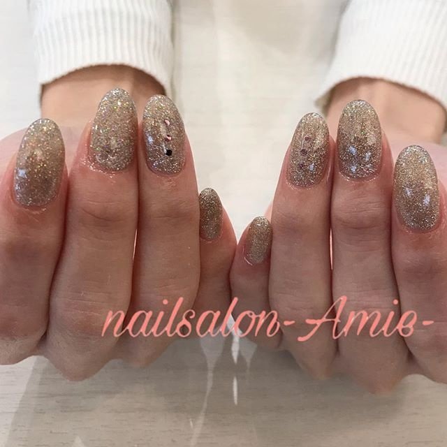 オールシーズン パーティー ハンド ラメ ワンカラー Nail Amie のネイルデザイン No 4066038 ネイルブック