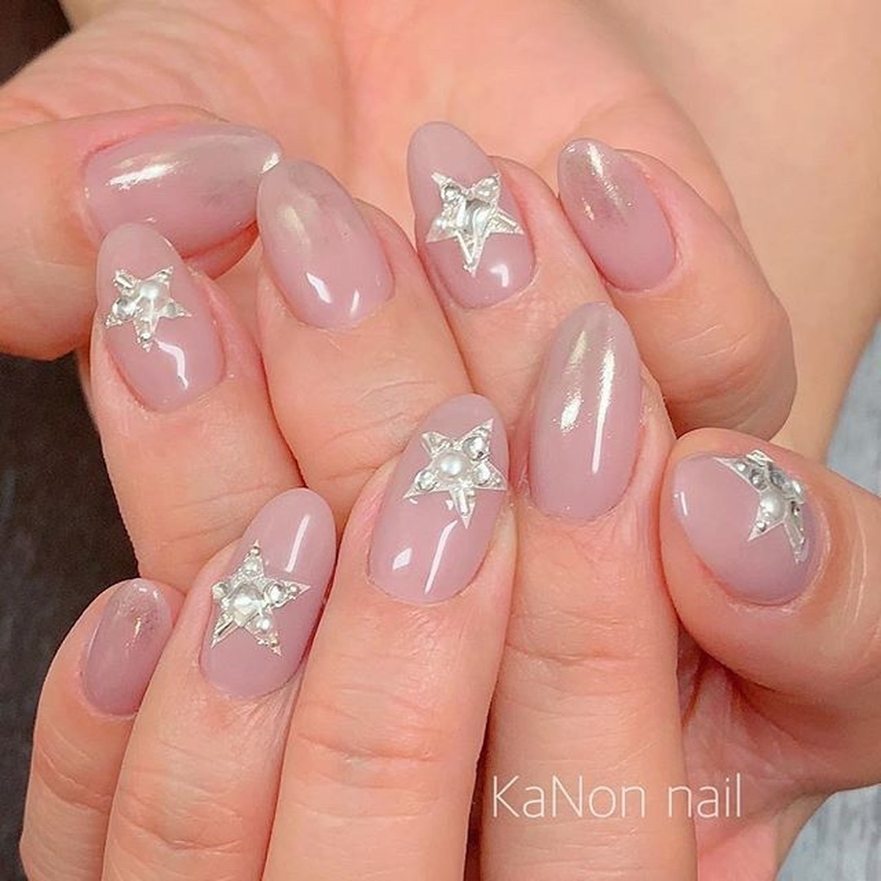 オールシーズン ハンド シンプル 星 グレージュ Kanon Nailのネイルデザイン No ネイルブック