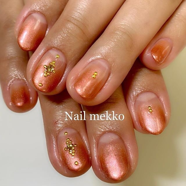 シンプル グラデーション ビジュー アンティーク ブラウン Nail Mekkoのネイルデザイン No ネイルブック