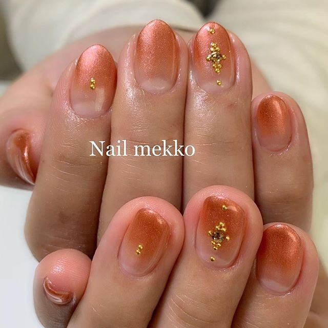 シンプル グラデーション ビジュー アンティーク ブラウン Nail Mekkoのネイルデザイン No 4079847 ネイルブック