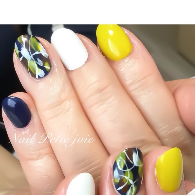 ホワイト イエロー ネイビー Nail Petie Joie 静岡 のネイルデザイン No ネイルブック