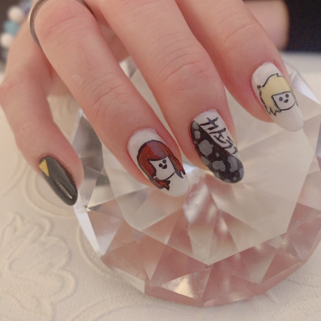 ライブ ハンド ラメ フラワー キャラクター Maison De Nail Jolie Jolie のネイルデザイン No ネイルブック
