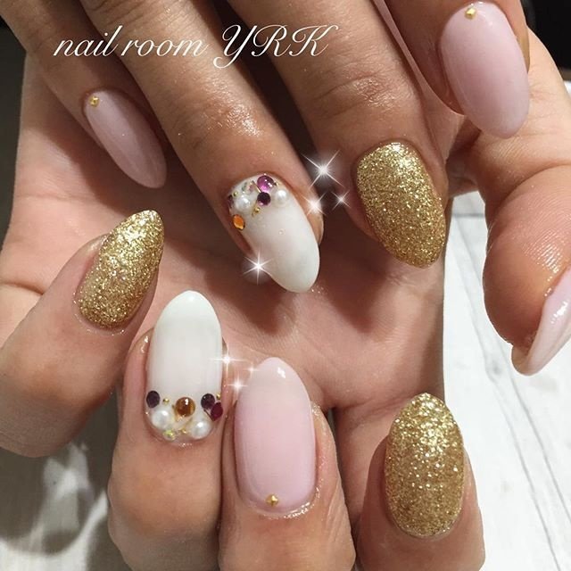 オールシーズン ホワイト ピンク ゴールド ジェル Nail Room Yrkのネイルデザイン No ネイルブック