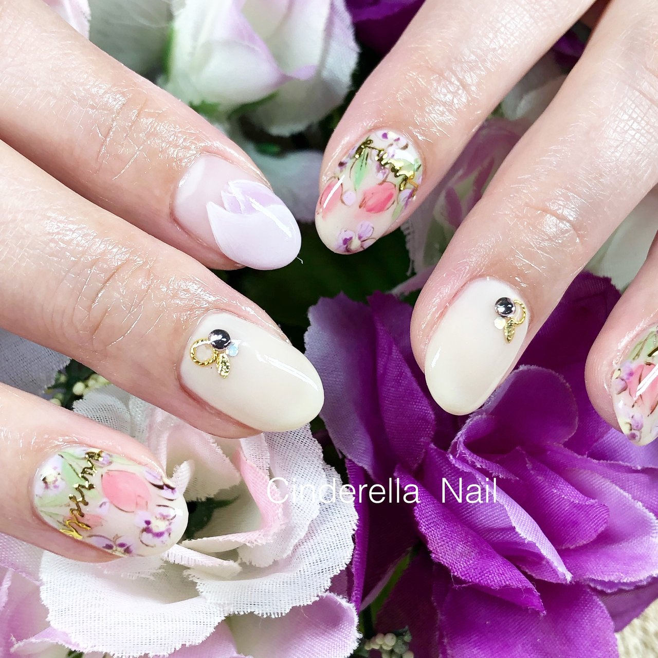 春 変形フレンチ フラワー ベージュ ピンク Cinderellanailのネイルデザイン No ネイルブック