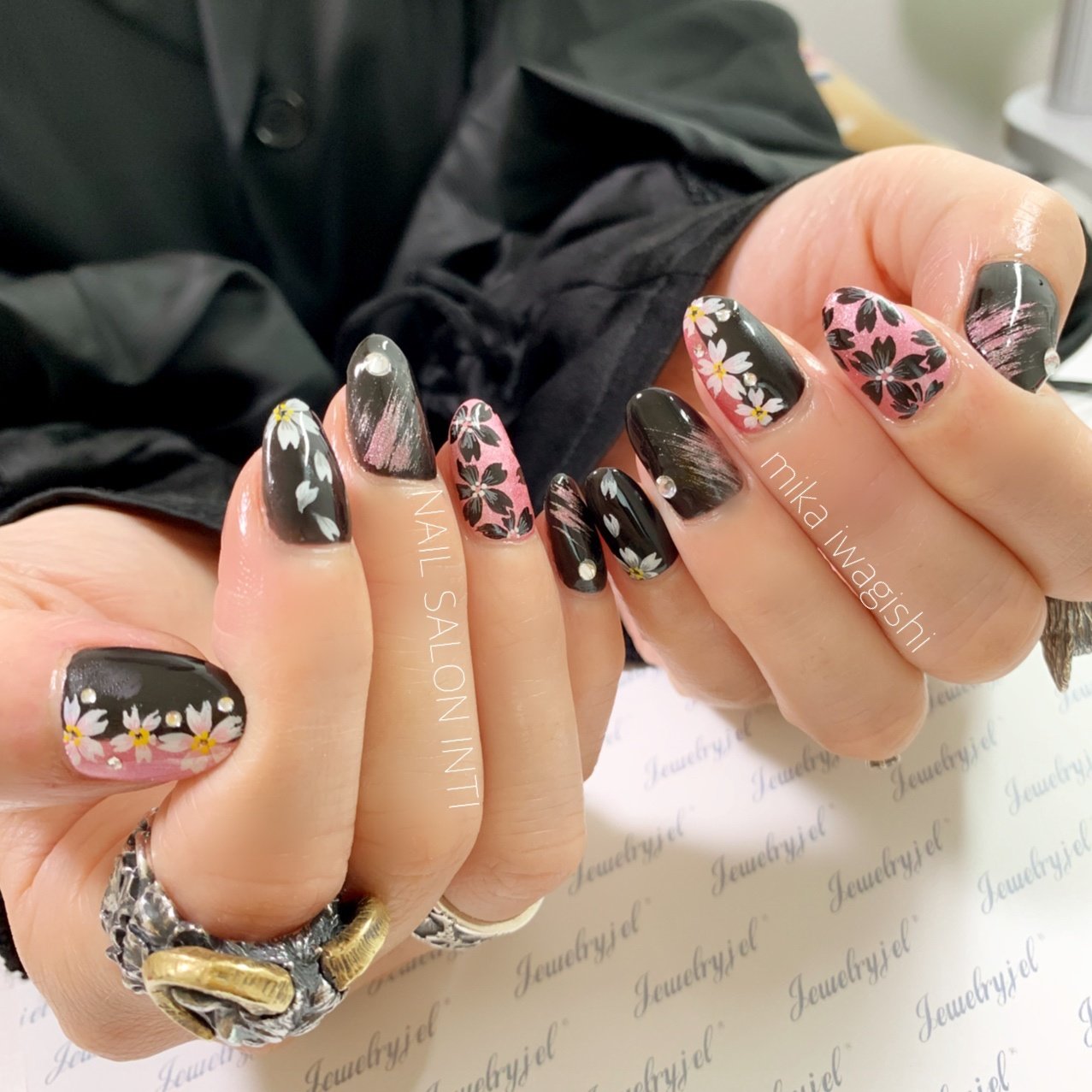 春 お正月 成人式 パーティー ハンド Nailsalon Inti 岩岸美華 のネイルデザイン No ネイルブック