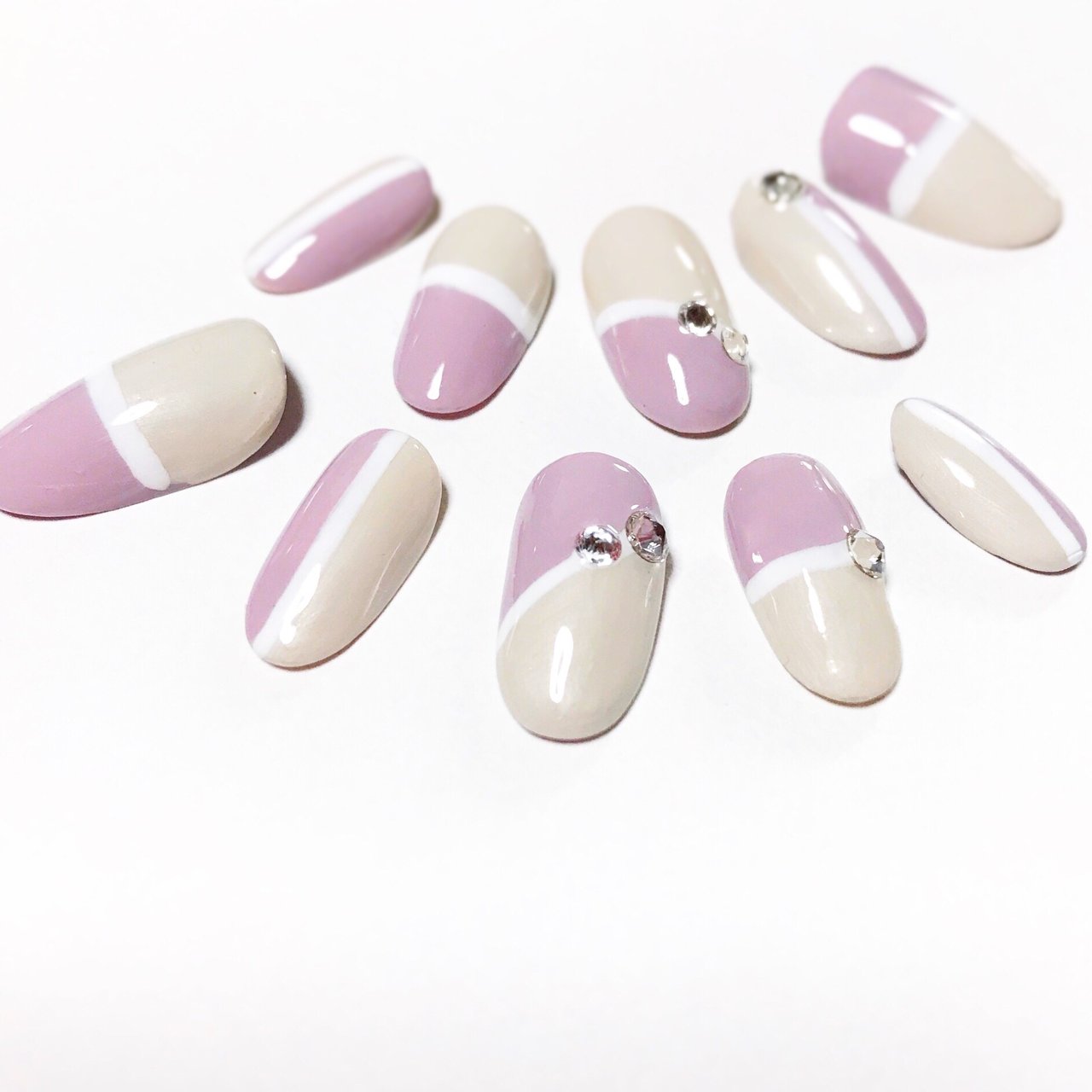 オールシーズン ハンド シンプル 変形フレンチ ビジュー すぐるのネイルデザイン No ネイルブック