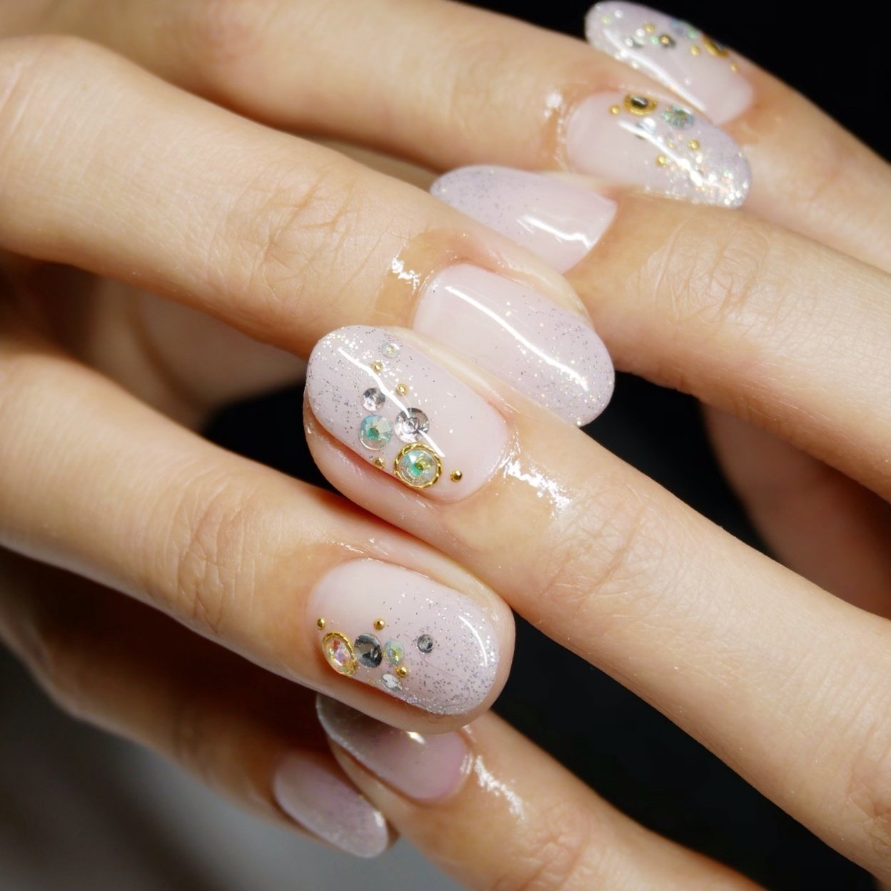 オールシーズン グラデーション ラメ ワンカラー ビジュー Nail Salon Lallure のネイルデザイン No ネイル ブック