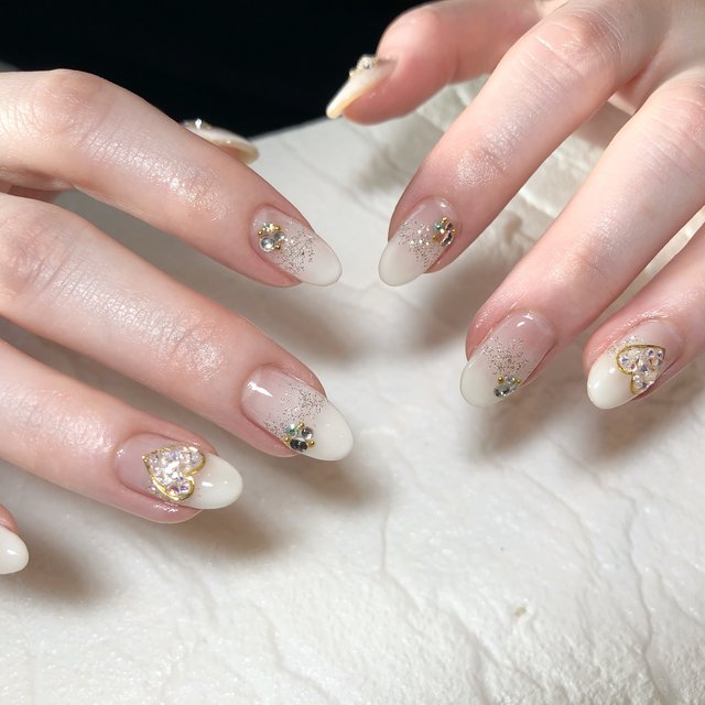 乳白色で柔らか 愛されネイルでもっと素敵な毎日に 19