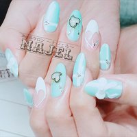 ワンカラー くりぬき ブランド柄のネイルデザイン ネイルブック
