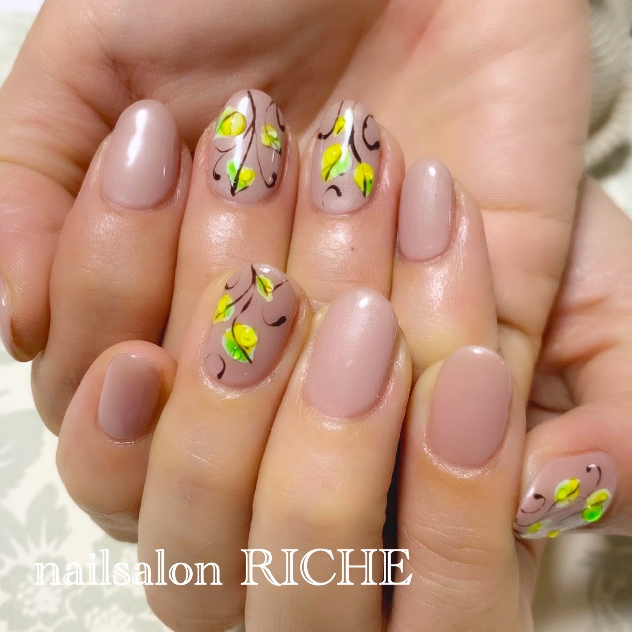 春 ハンド ボタニカル アイシング ミディアム Nailsalon Richeのネイルデザイン No ネイルブック