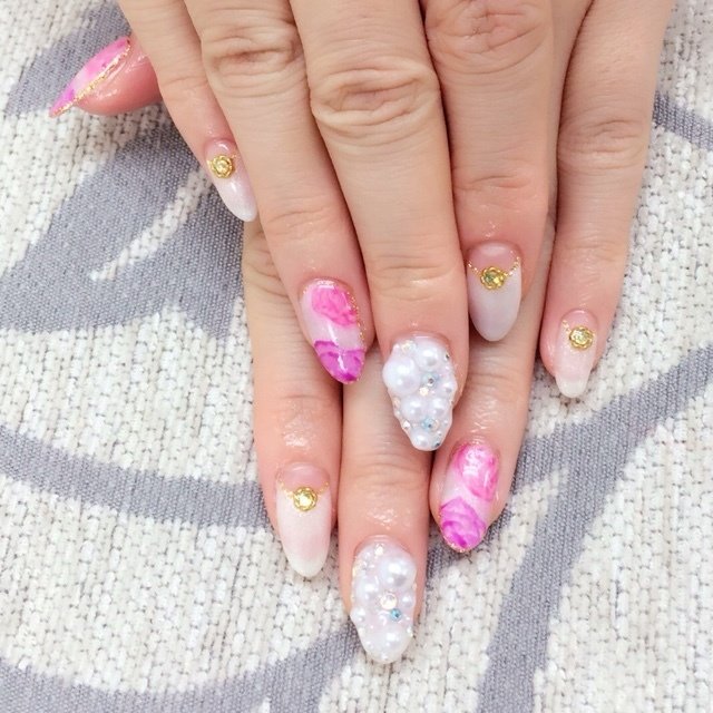 春 デート ハンド フレンチ ビジュー ゆめのネイルデザイン No ネイルブック