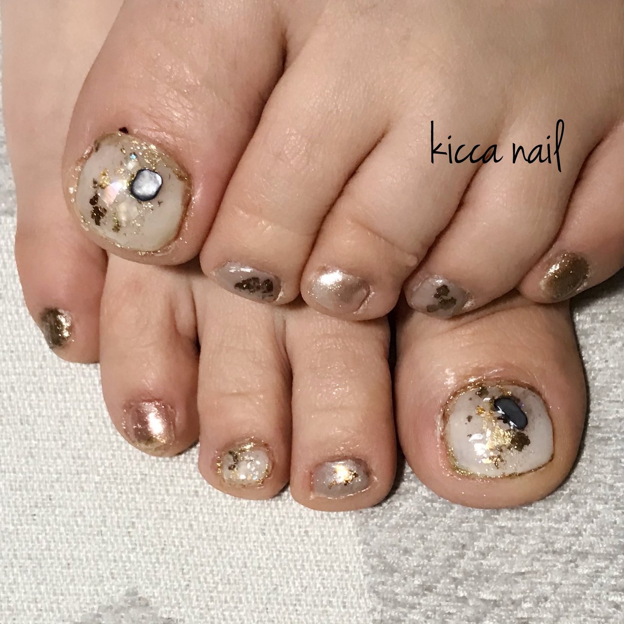 オールシーズン フット ラメ ワンカラー シェル Kicca Nailのネイルデザイン No ネイルブック