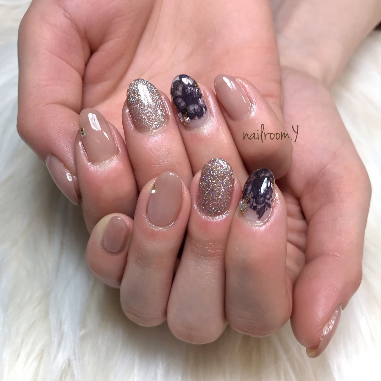 オールシーズン ハンド レース ベージュ ネイビー Nailroom Yのネイルデザイン No ネイルブック