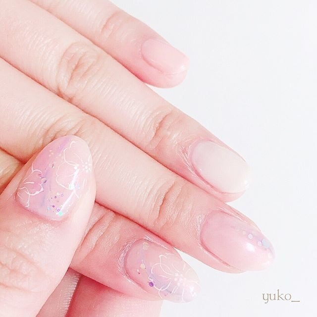 春 オールシーズン ハンド シンプル ホログラム Yuko Nail Chouetteのネイルデザイン No ネイルブック