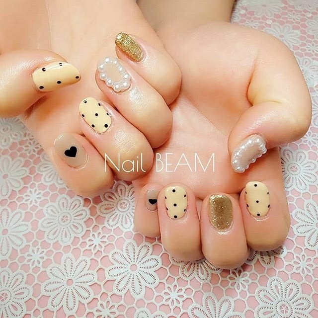 オールシーズン ハート ドット ベージュ ブラック Nailbeamのネイルデザイン No 4145182 ネイルブック