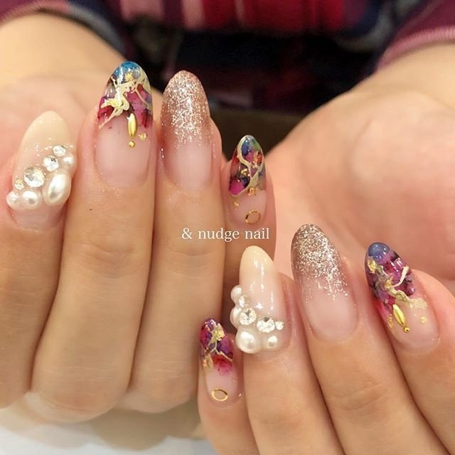 オールシーズン ハンド グラデーション ラメ ビジュー Nudge Nailのネイルデザイン No ネイルブック