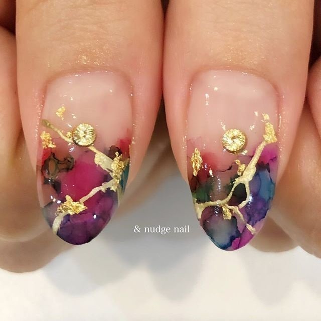 オールシーズン ハンド グラデーション ラメ ビジュー Nudge Nailのネイルデザイン No ネイルブック