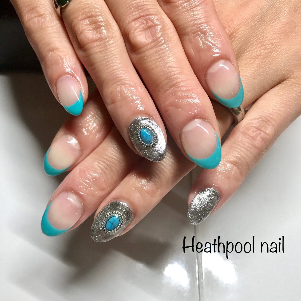 ハンド フレンチ ターコイズ シルバー ジェルネイル Heathpoolnailのネイルデザイン No ネイルブック