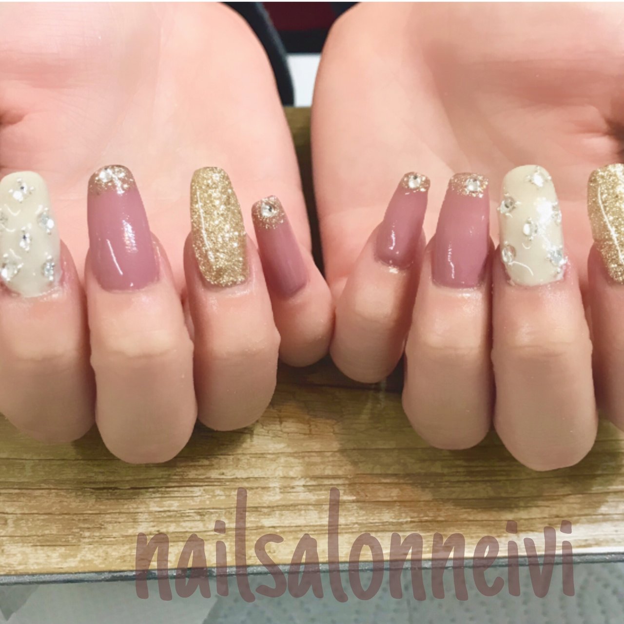 春 ハンド ピンク ゴールド スカルプチュア Nailsalon Neiviのネイルデザイン No ネイルブック