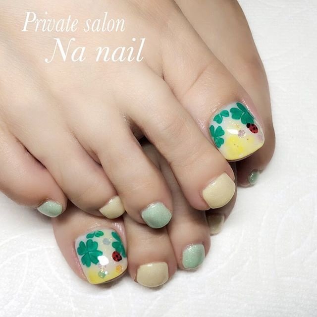 春 フット シンプル ホワイト イエロー Na Nailのネイルデザイン No ネイルブック