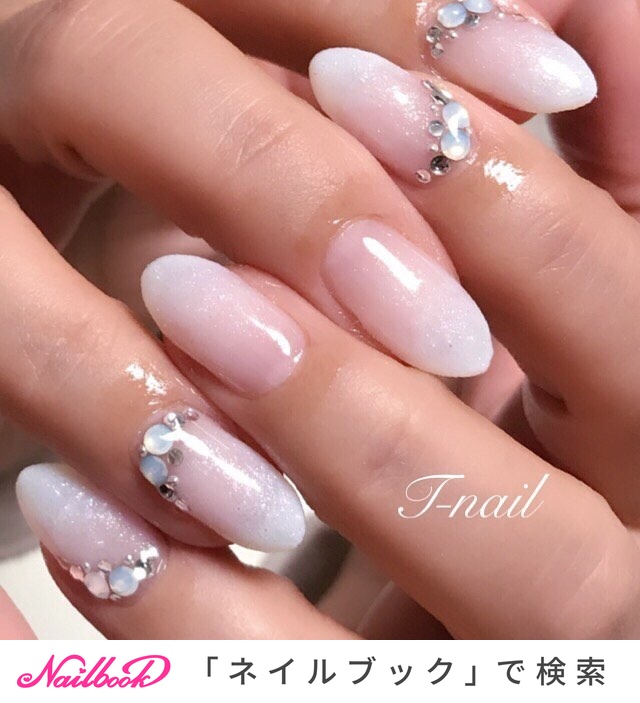 人気順 パールホワイトグラデーションネイルのネイルデザイン ネイルブック