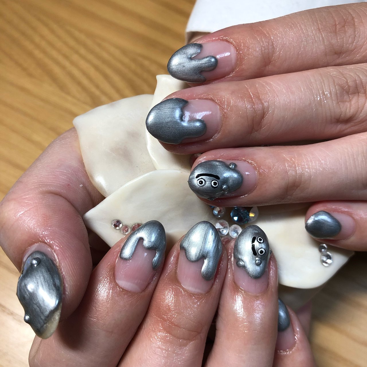 オールシーズン ハンド キャラクター メタリック ジェルネイル Nailsalon Toiroのネイルデザイン No ネイルブック