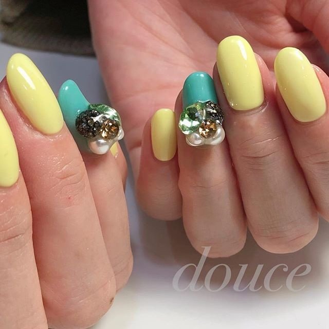 春 ライブ ハンド ワンカラー ビジュー Nailsalon Douceのネイルデザイン No 4171557 ネイルブック