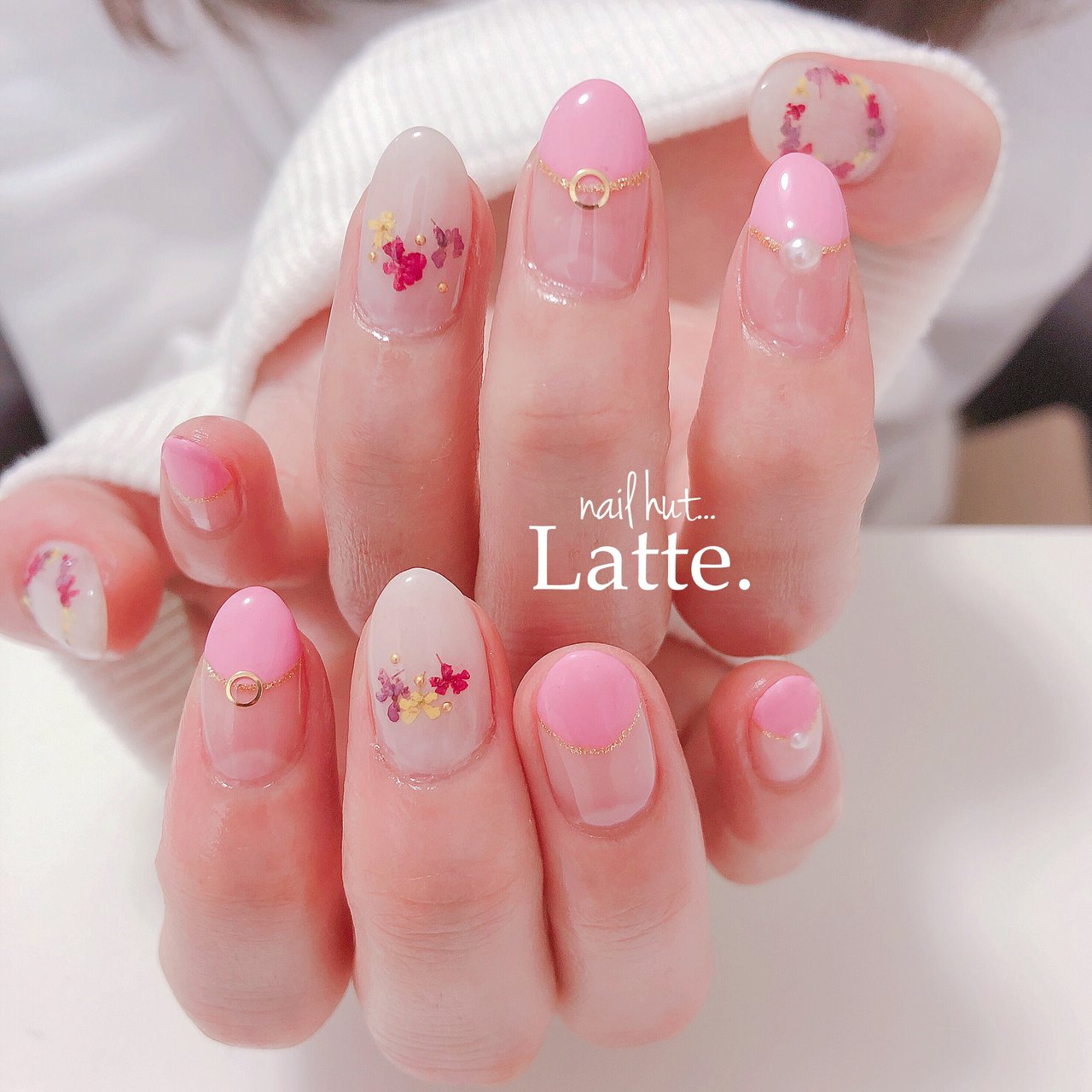 春 ハンド フレンチ 押し花 ミディアム Nail Atelier Il Latteのネイルデザイン No ネイルブック