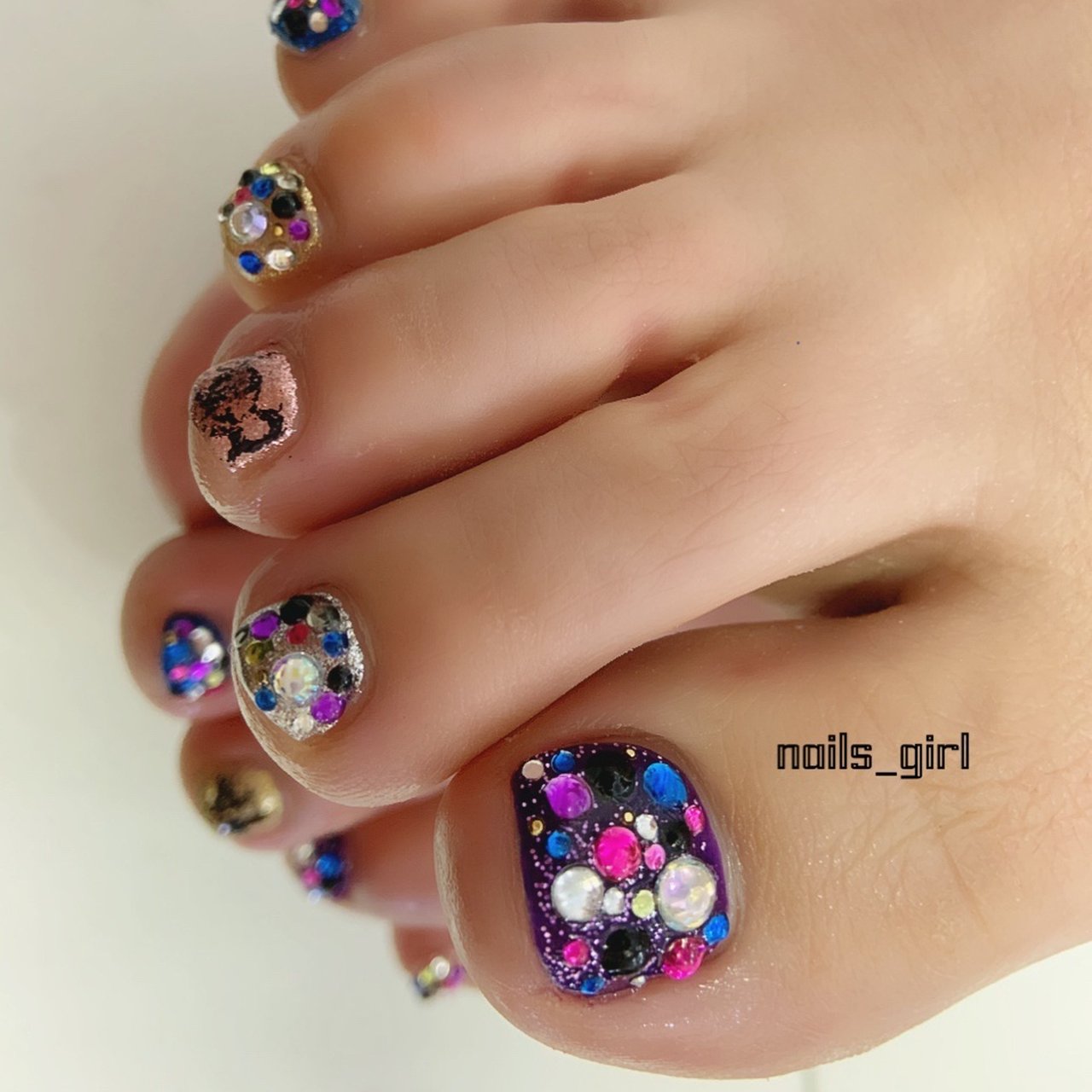 オールシーズン フット ビジュー ラメ デコ Nails Girlのネイルデザイン No ネイルブック