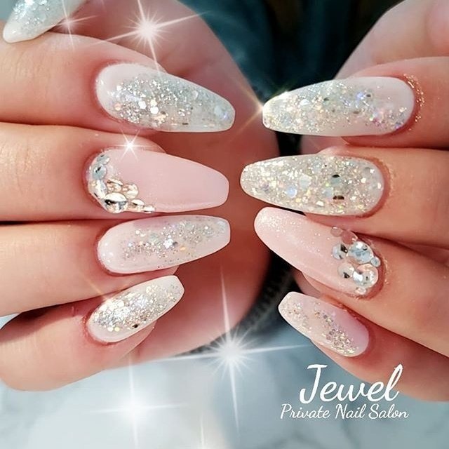 ホログラム ラメ ワンカラー ビジュー ホワイト Nailst Rのネイルデザイン No ネイルブック