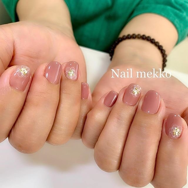 ハンド シンプル ワンカラー ビジュー フラワー Nail Mekkoのネイルデザイン No ネイルブック