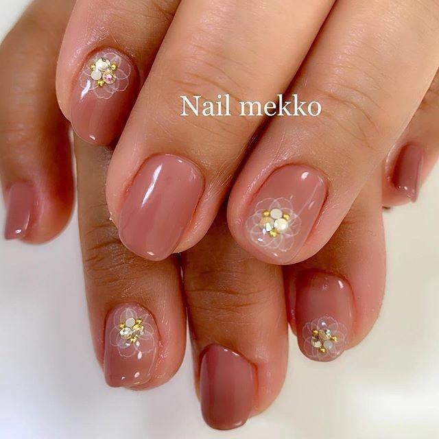 ハンド シンプル ワンカラー ビジュー フラワー Nail Mekkoのネイルデザイン No ネイルブック