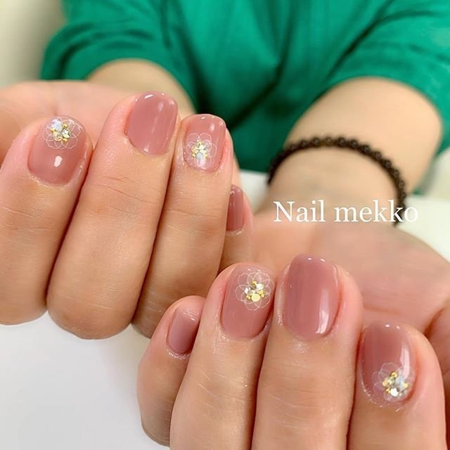 ハンド シンプル ワンカラー ビジュー フラワー Nail Mekkoのネイルデザイン No ネイルブック