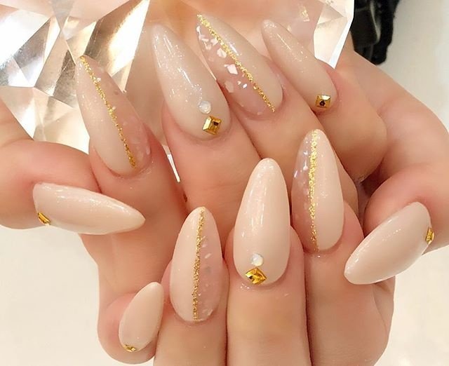 春 ハンド シンプル ロング ホワイト Nailsgogo Shibuya Nailsalonのネイルデザイン No ネイルブック