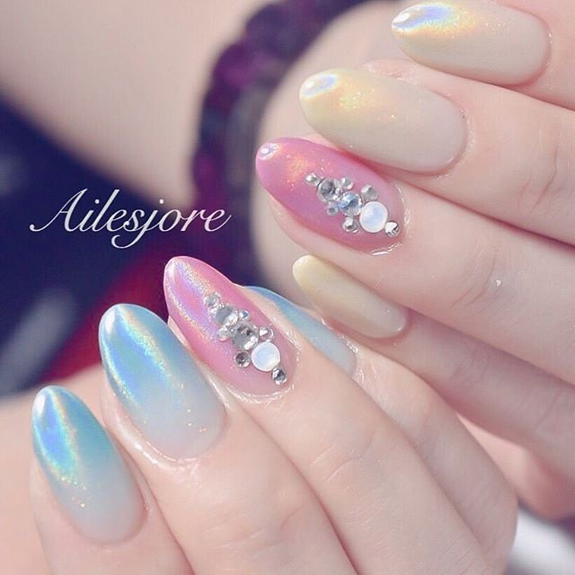 ユニコーンネイル🦄꙳✧キラキラ春ネイルで視線を集めて♡｜ネイルブック