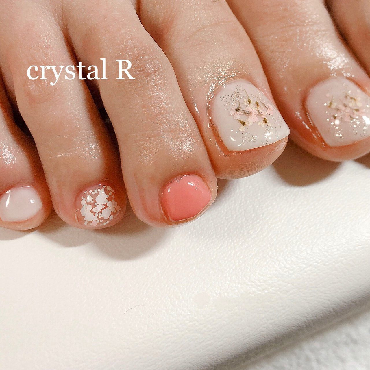 春 夏 フット ホログラム ワンカラー Crystal R Nail Salon のネイルデザイン No ネイルブック