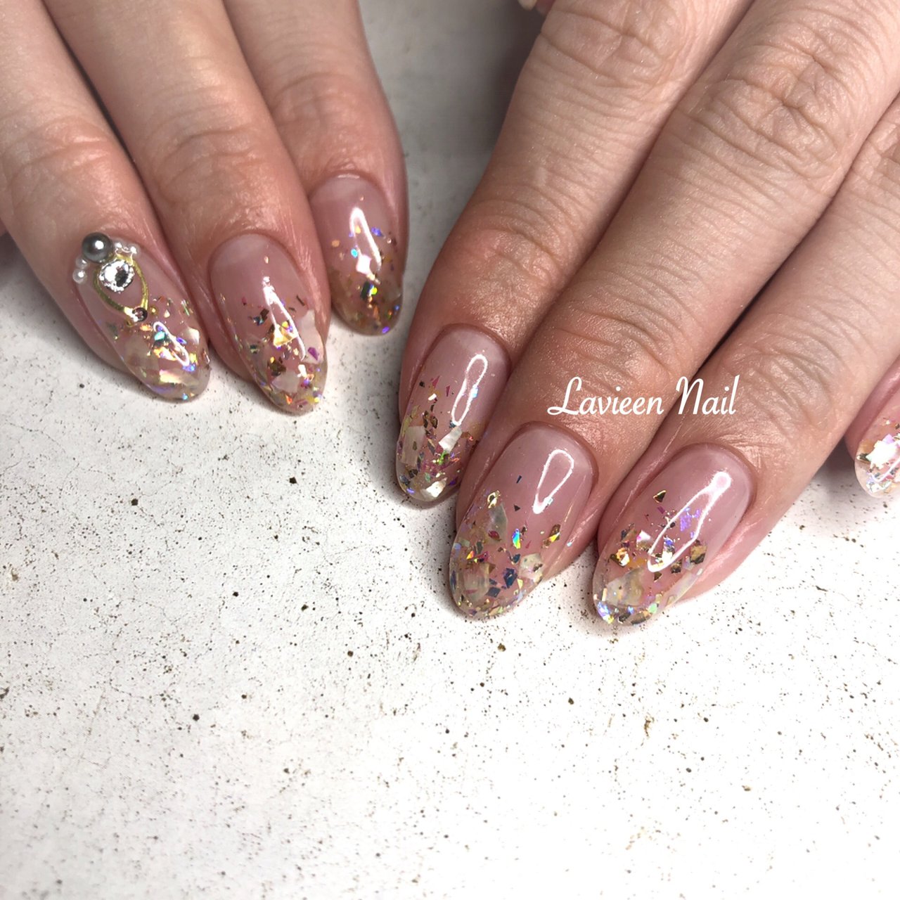 ホログラム ラメ ビジュー シェル ニュアンス Lavieennailのネイルデザイン No ネイルブック