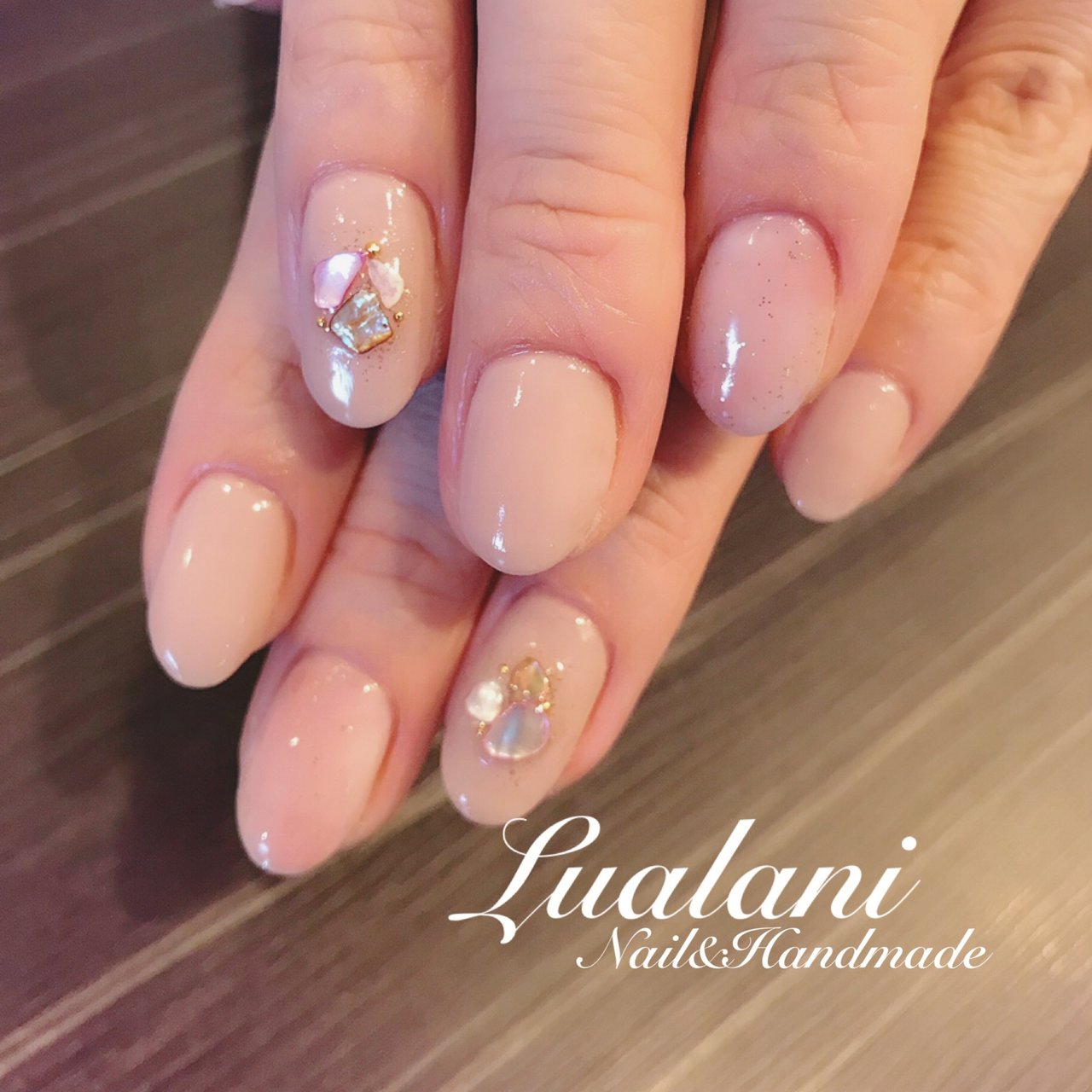 オールシーズン ハンド シンプル シェル ベージュ Lualani Nailのネイルデザイン No ネイルブック