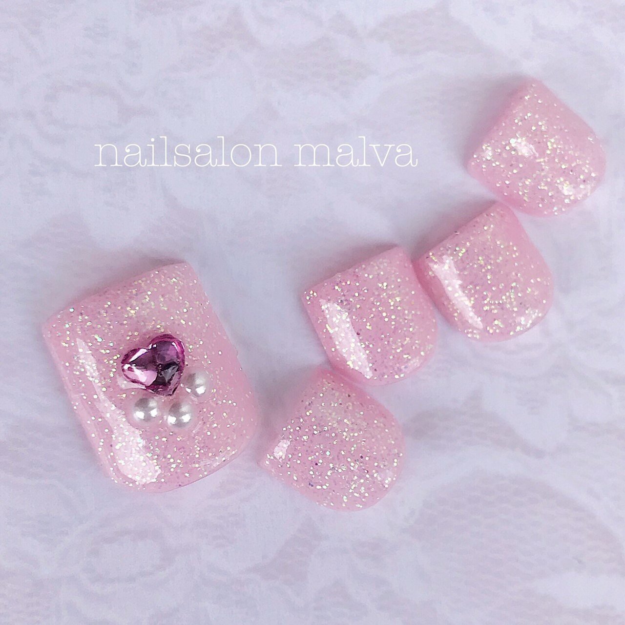 オールシーズン フット シンプル ラメ ワンカラー Nailsalon Malva 原宿店のネイルデザイン No ネイルブック